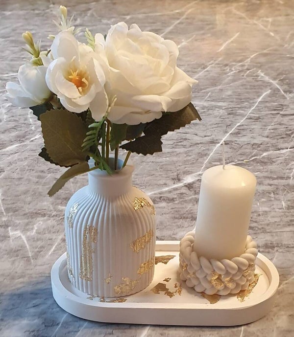 Blumendekoration Weiss/Gold