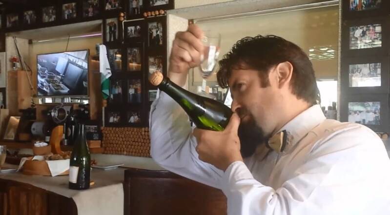 Zè o patrão do Oxalá. Mas que cena !