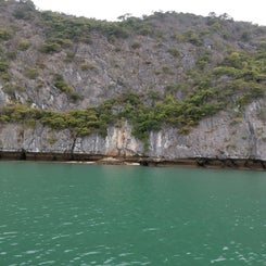 kajakfahren-in-der-halong-bucht-1-standard.jpg