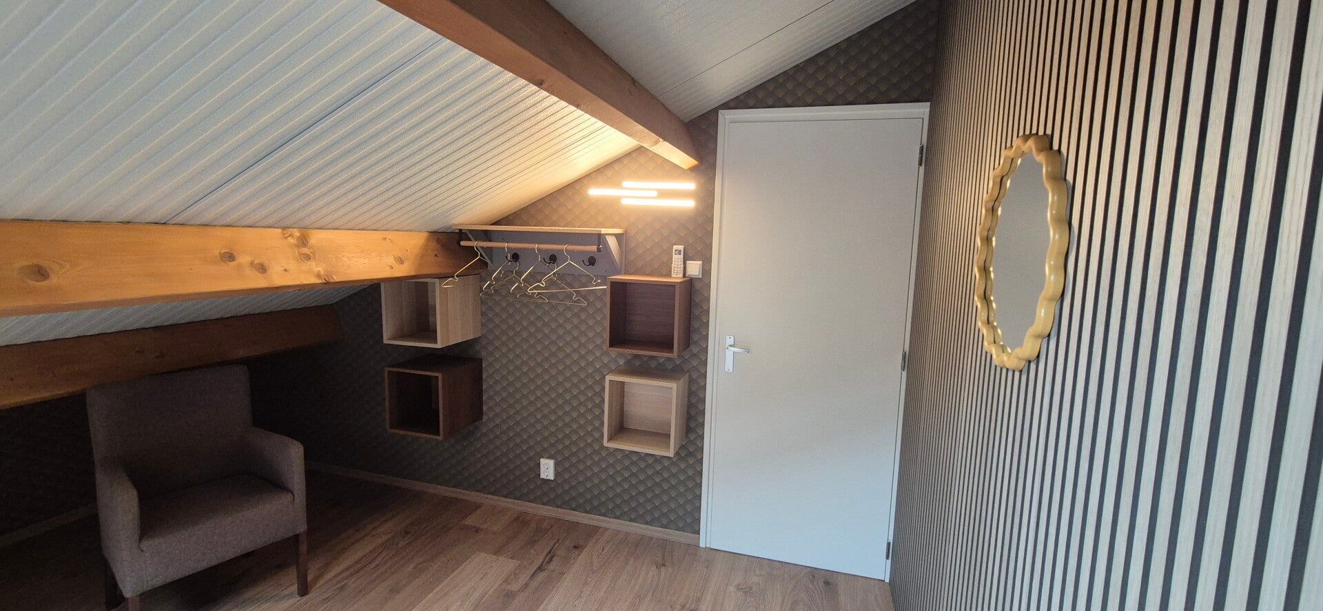 Slaapkamer boven 1.jpg