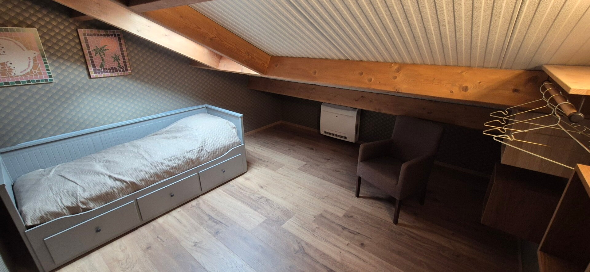 Slaapkamer boven 2.jpg
