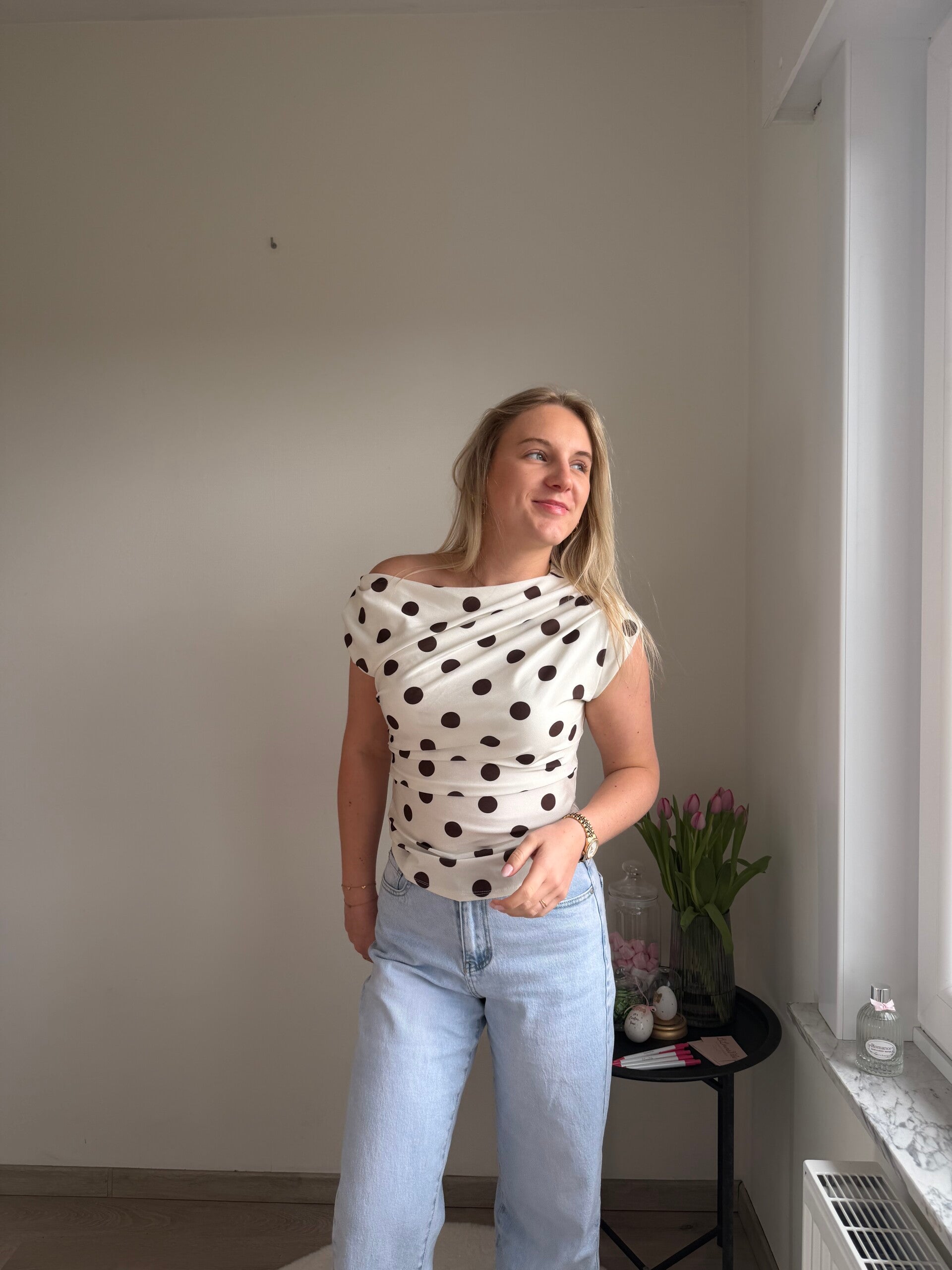 OFF SHOULDER WHITE YARA TOP