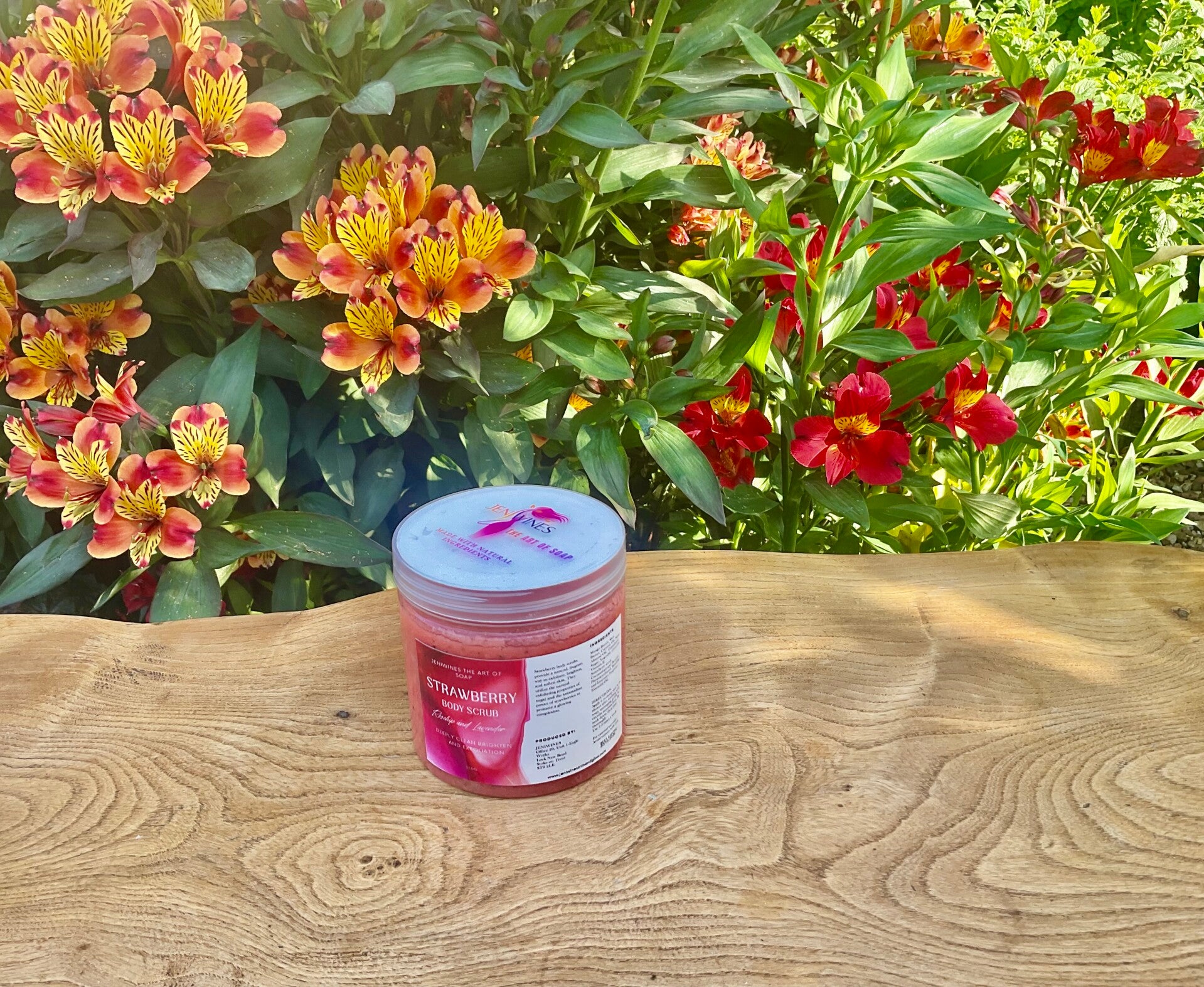 Strawberry Scrub Deep Clean and Moisturizing 350ml