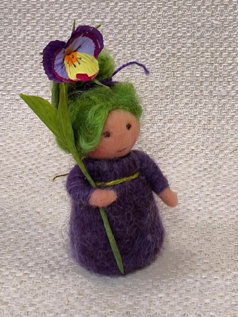 37. Naaldviltpopje Mini Viooltje