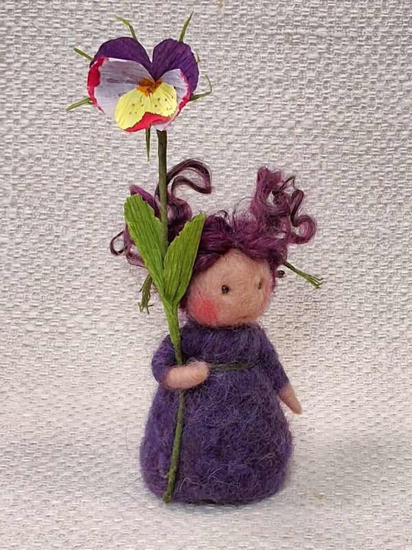 79. Naaldviltpopje Mini Viooltje