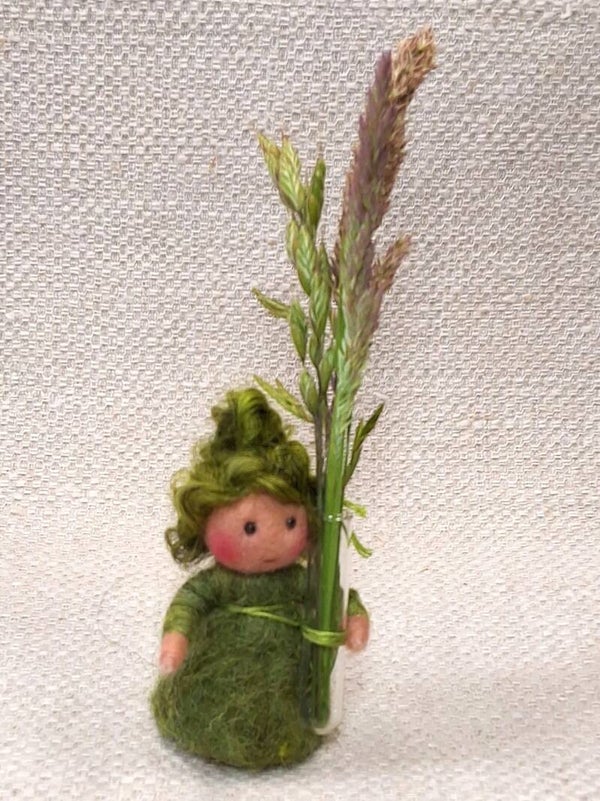 82. Naaldviltpopje Mini Grasjes