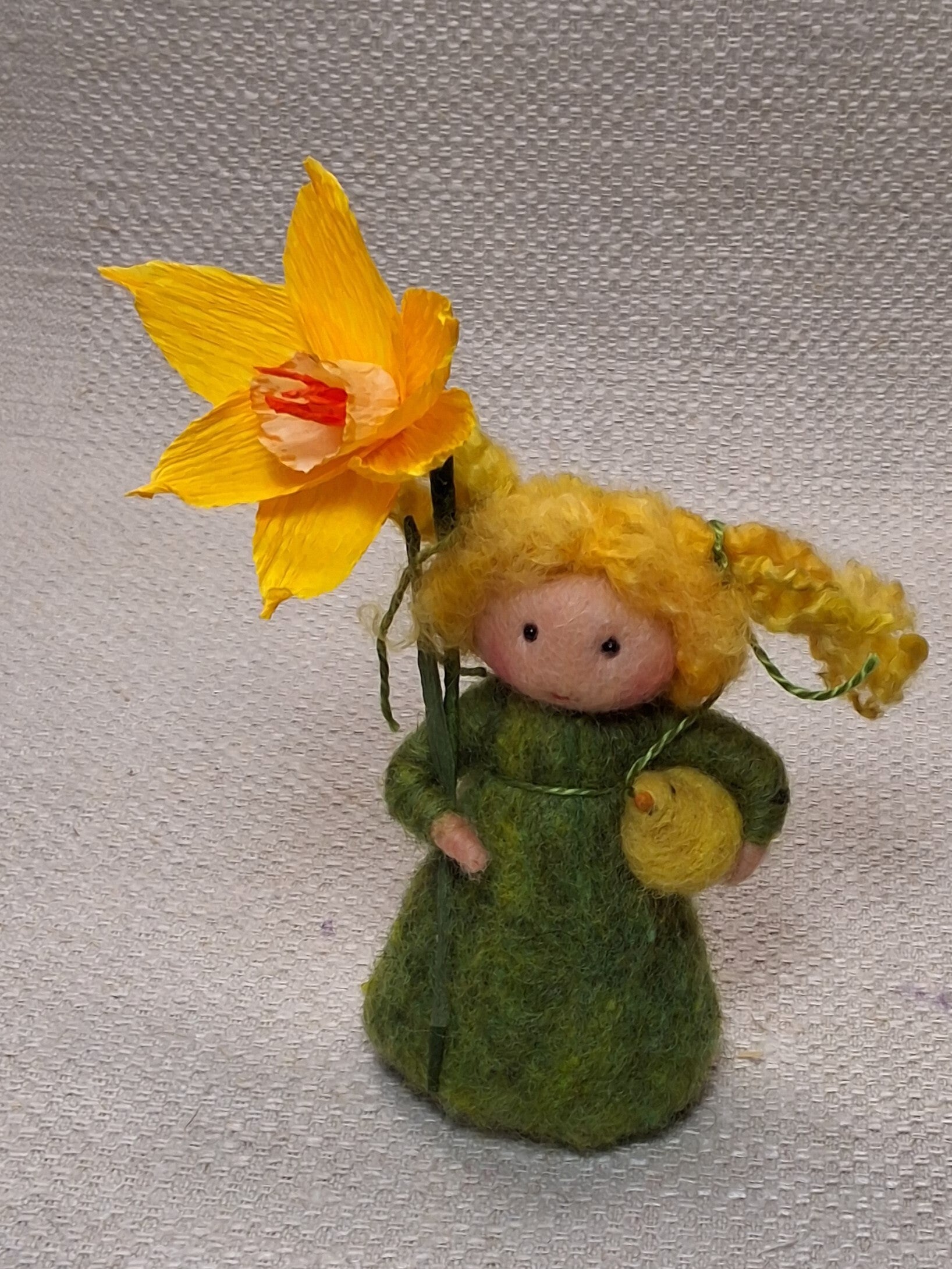 124. Naaldviltpopje Narcis met kuikentje