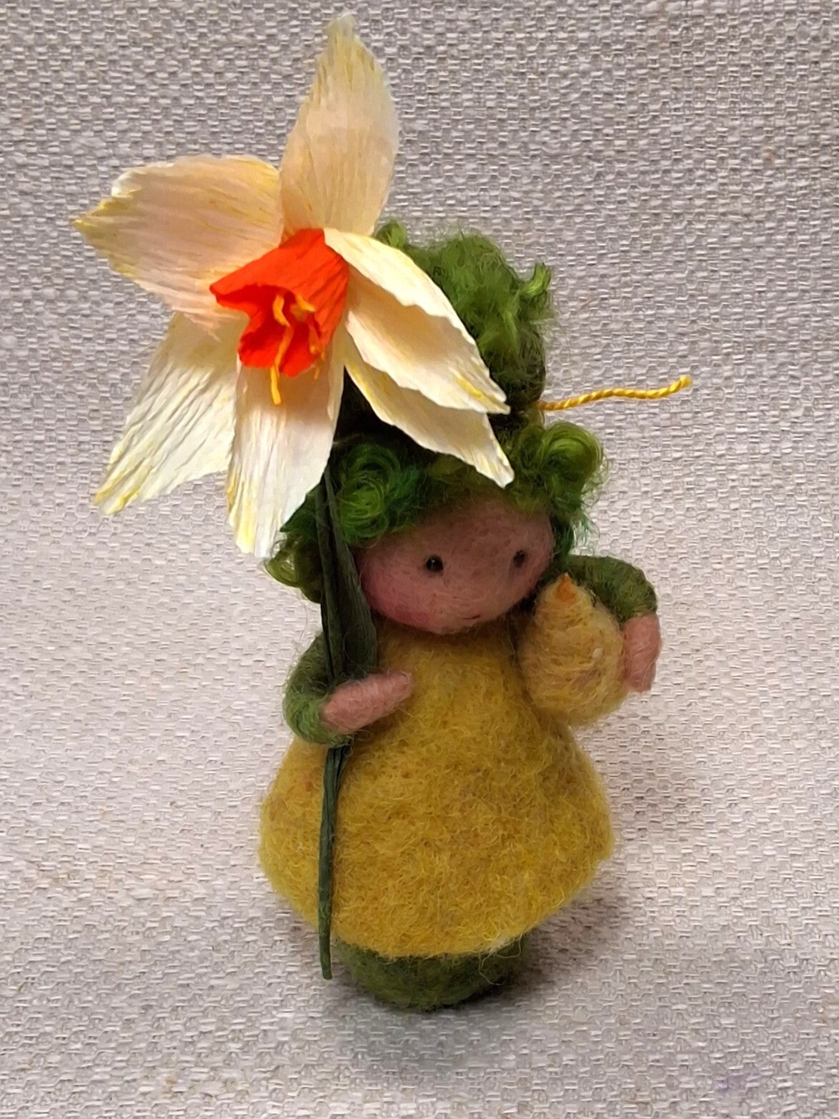 133. Naaldviltpopje Narcis met kuikentje