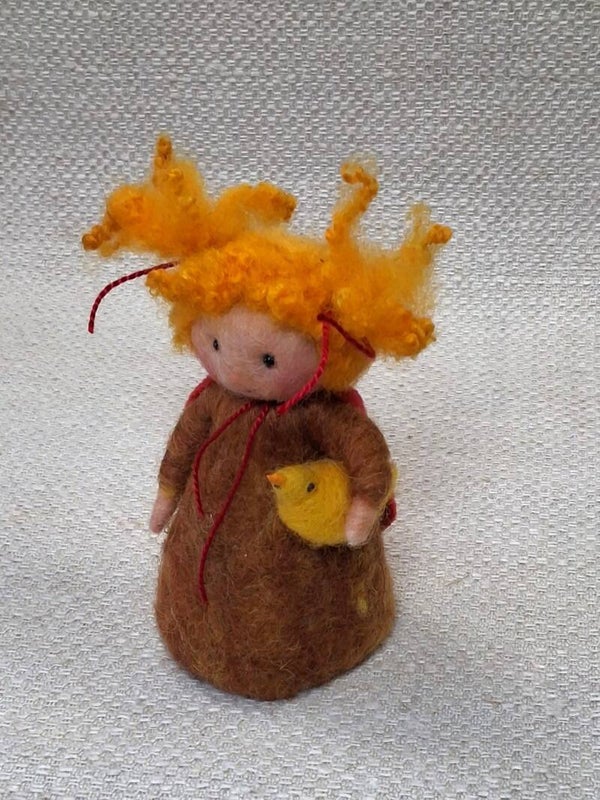 148. Naaldviltpopje met kuikentje
