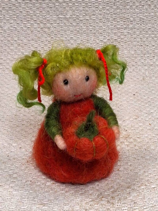 150. Naaldviltpopje Pompoentje mini