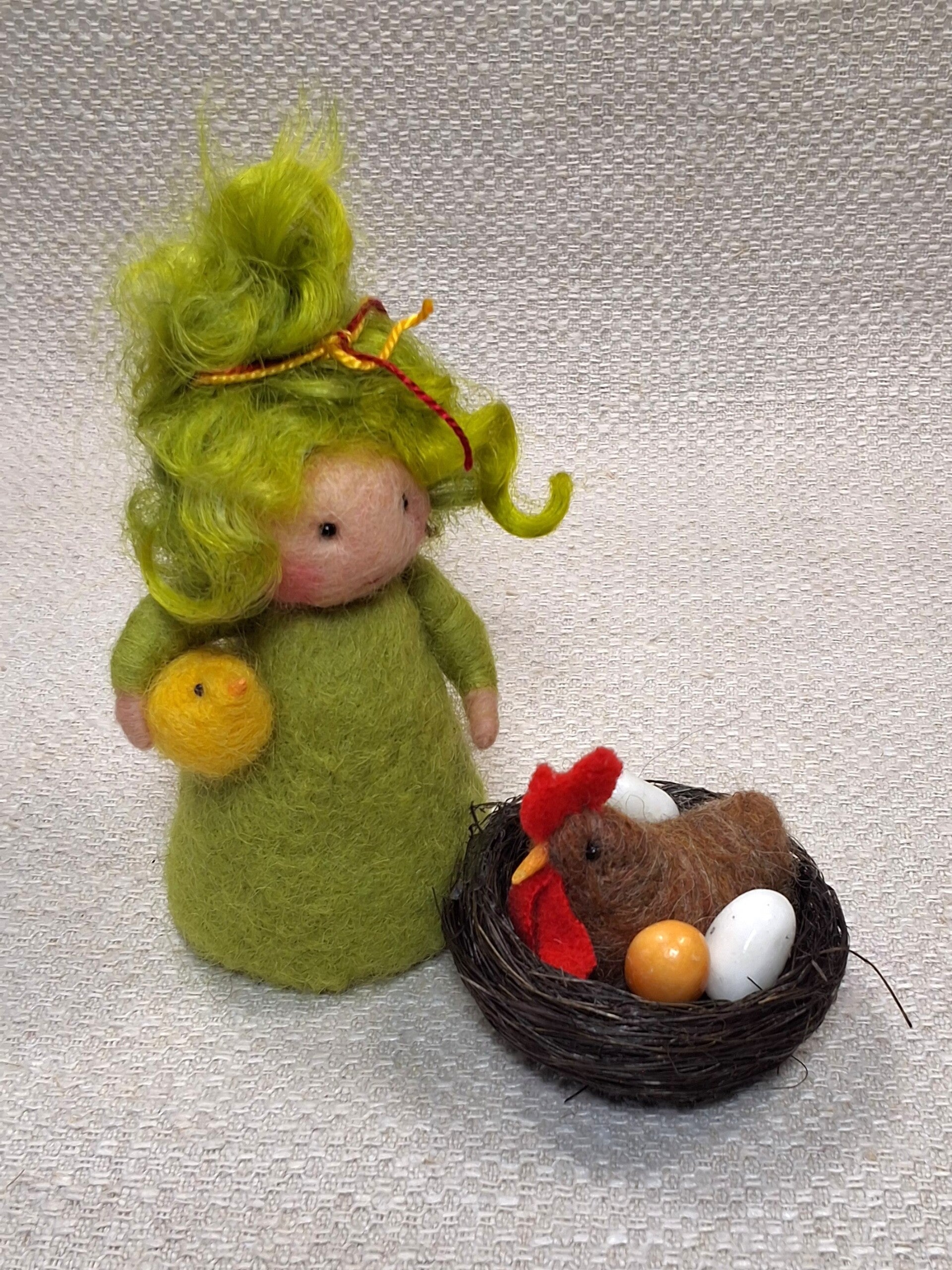 154. Naaldviltpopje met kipje en kuikentje