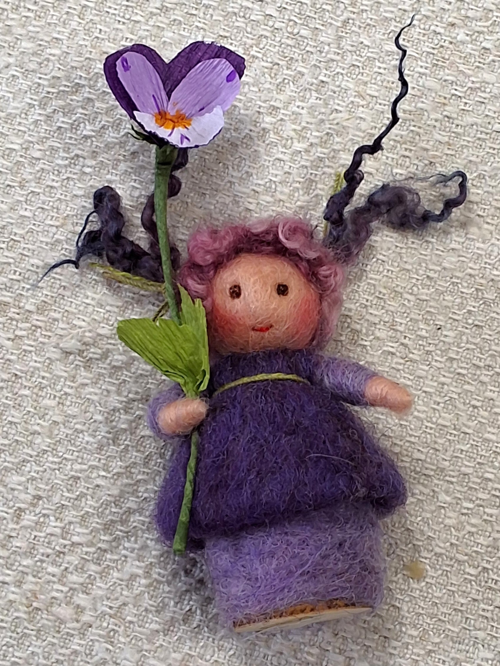 199. Naaldviltpopje Mini Viooltje