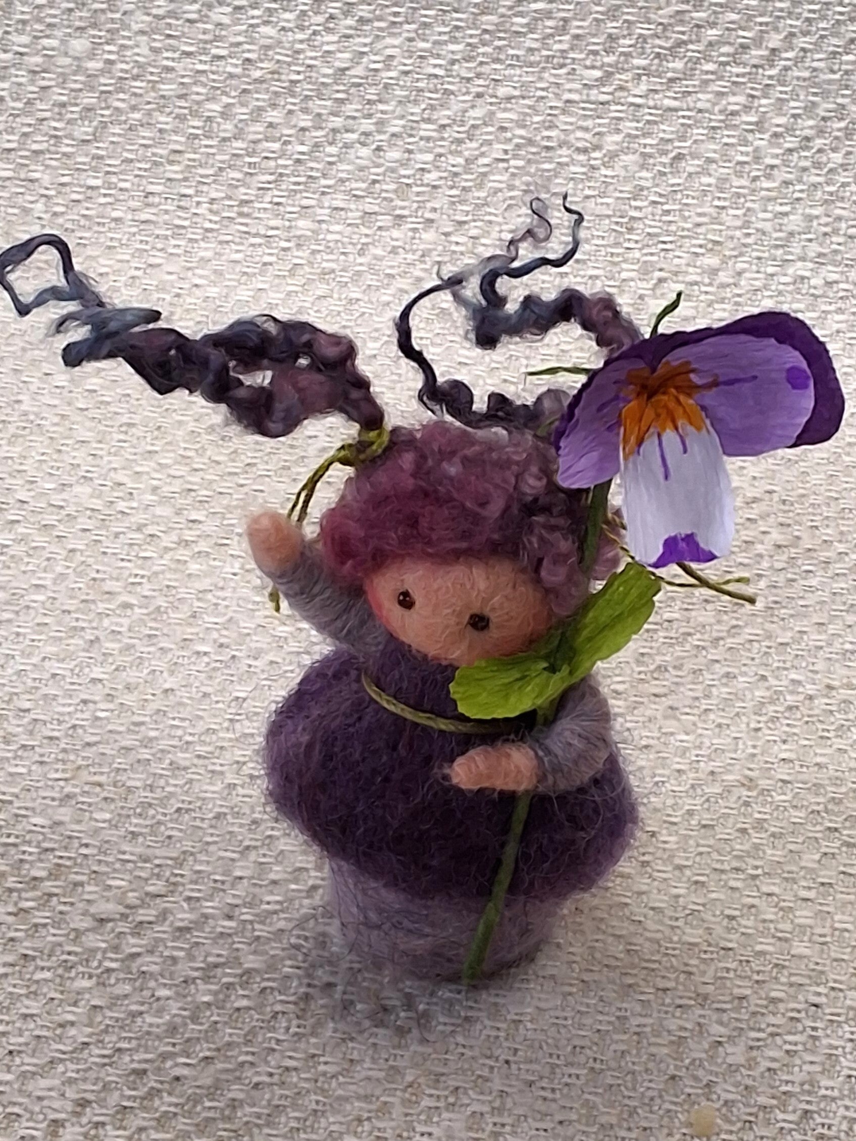 200. Naaldviltpopje Mini Viooltje