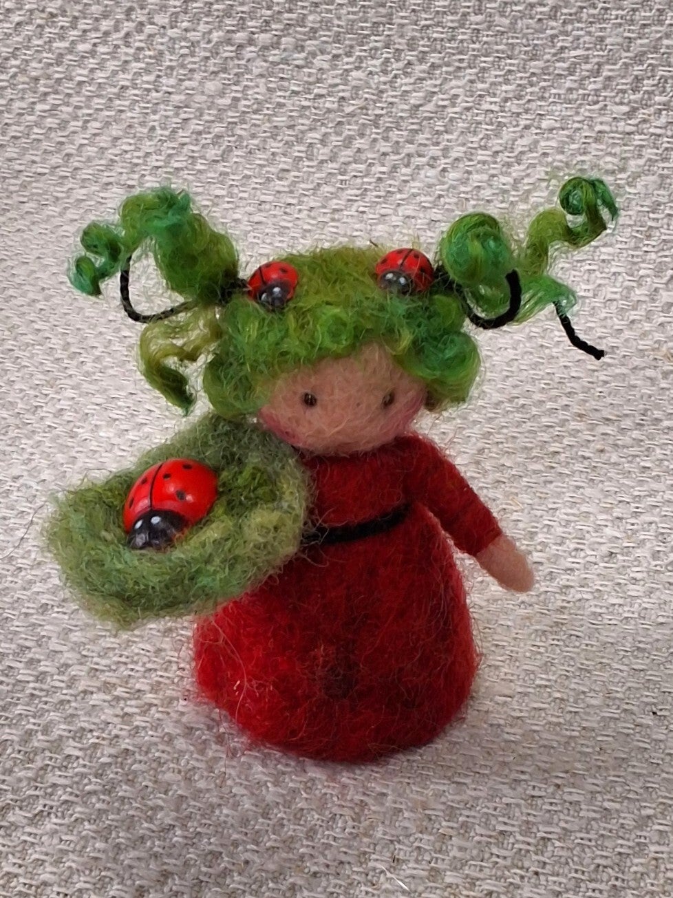 201. Naaldviltpopje Mini Lieveheersbeestje