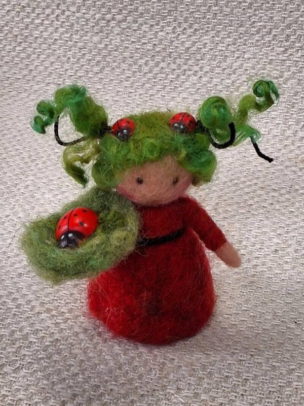 201. Naaldviltpopje Mini Lieveheersbeestje