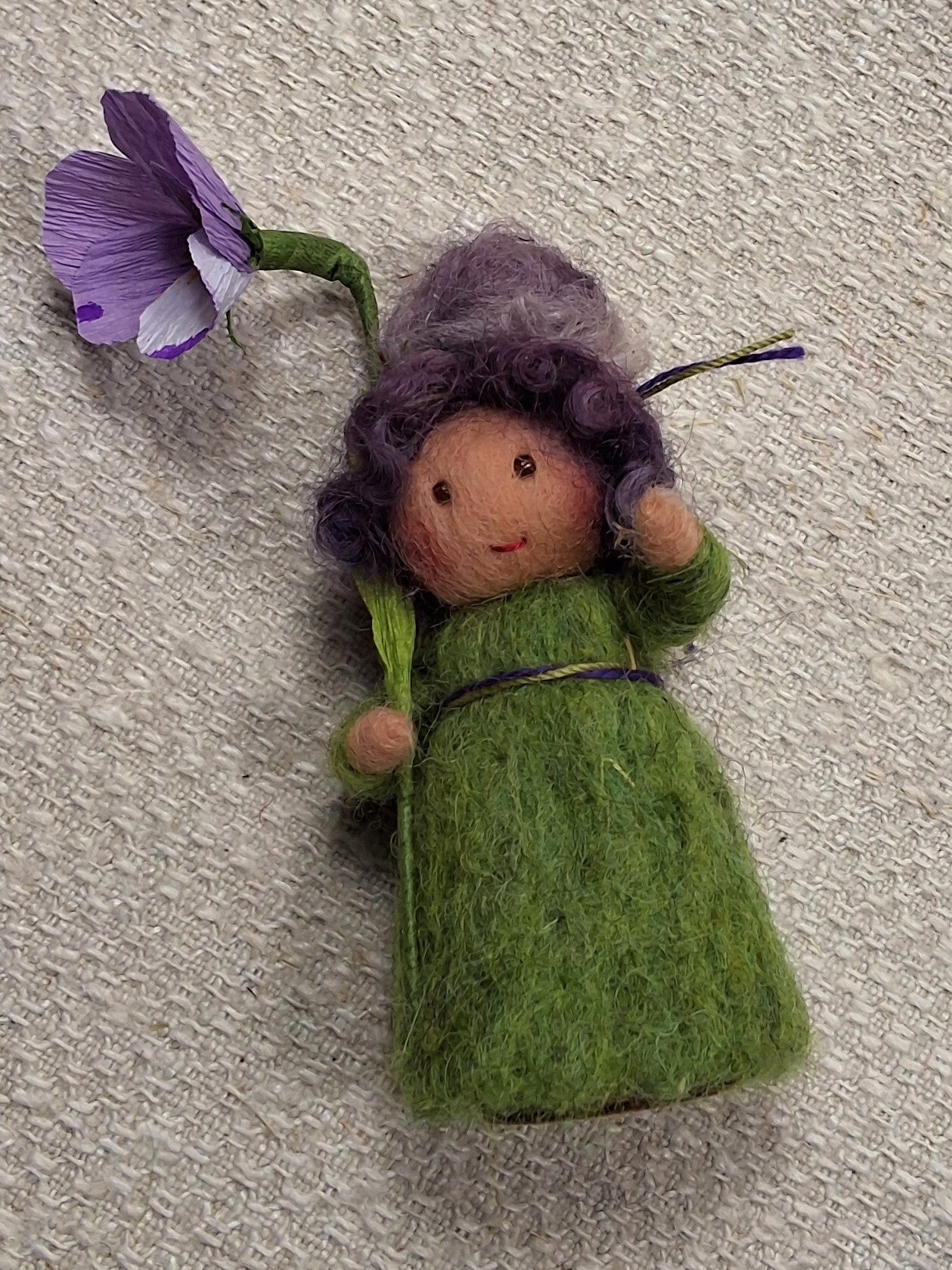 207. Naaldviltpopje Mini Viooltje