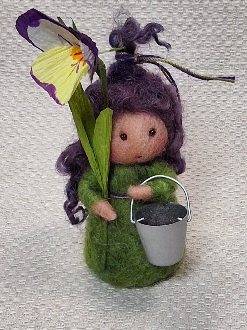 209. Naaldviltpopje Mini Viooltje