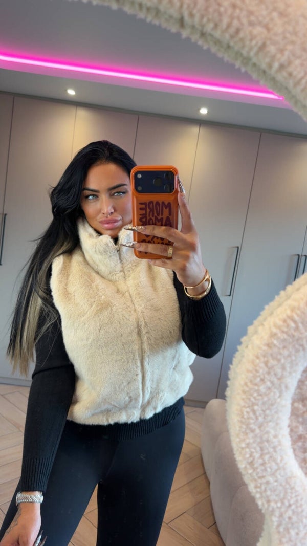 Fluffy bodywarmer in 3 kleuren