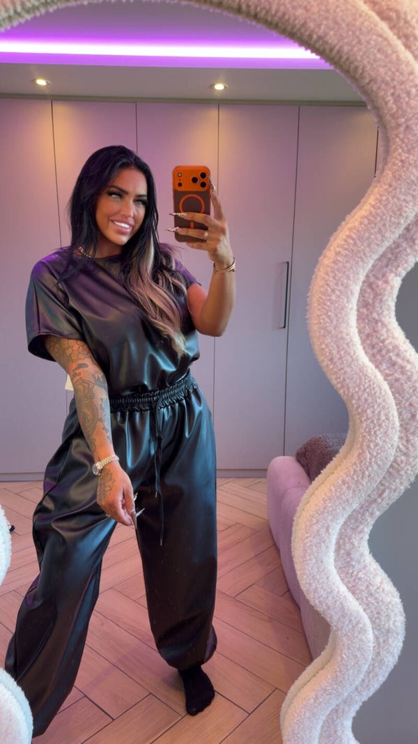 Leather look pak zwart