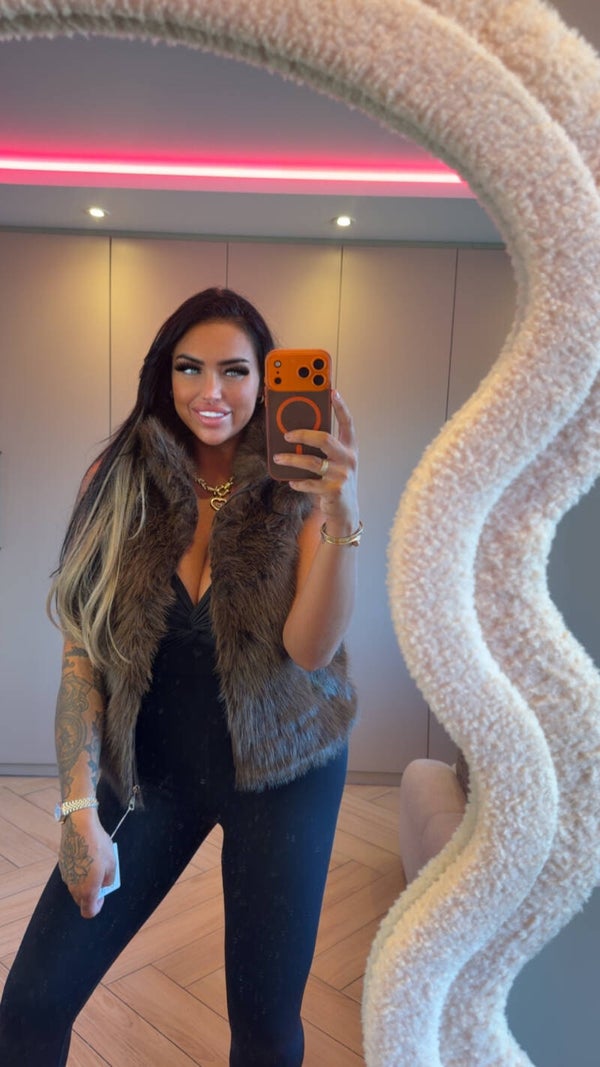 Fluffy bodywarmer met kraag in 2 kleuren