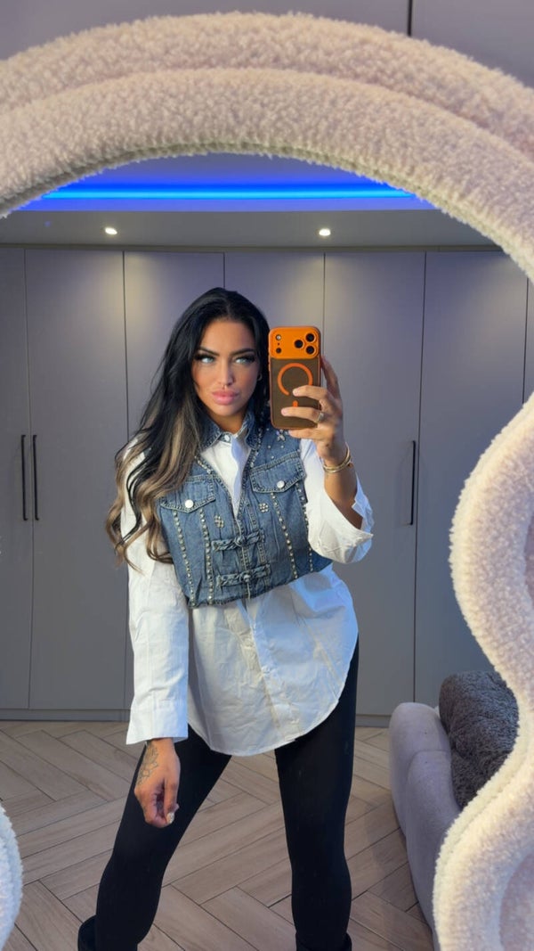 Denim overhemdblouse met giletje zit aan elkaar
