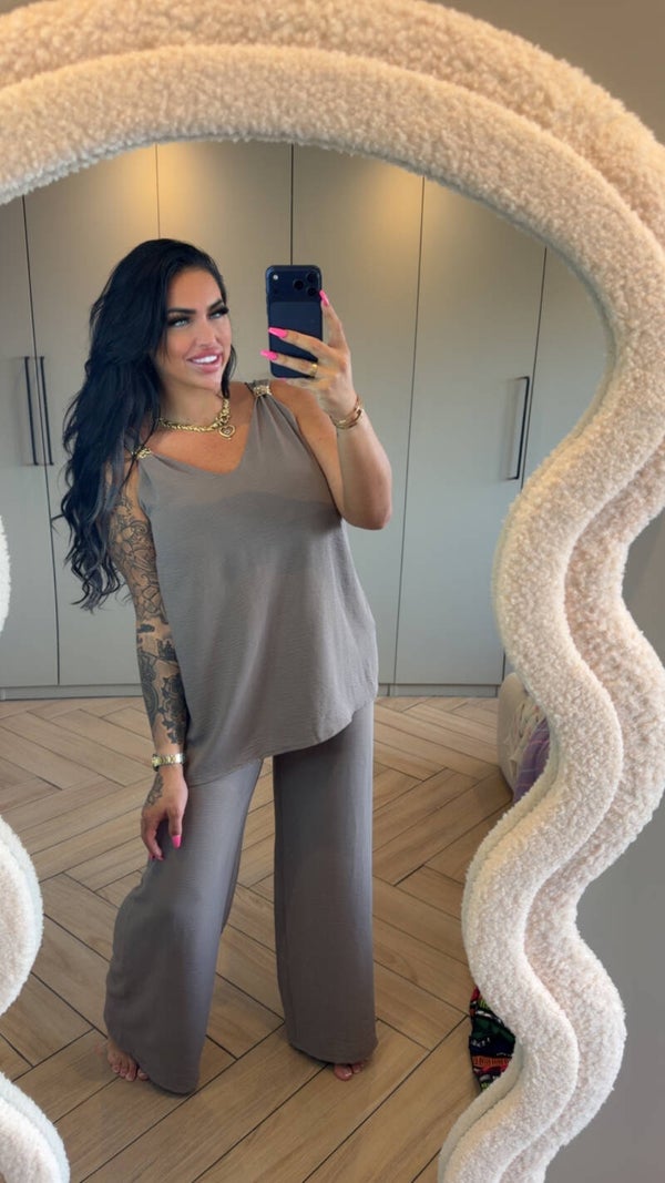 Taupe pak met goude bies