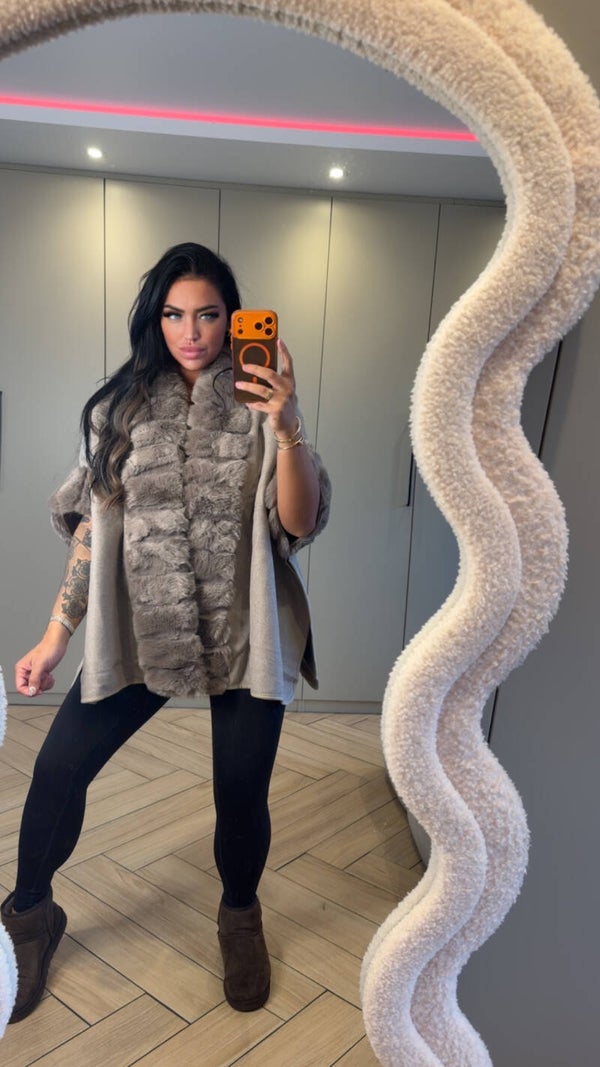 Poncho’s met mouwen in 3 kleuren