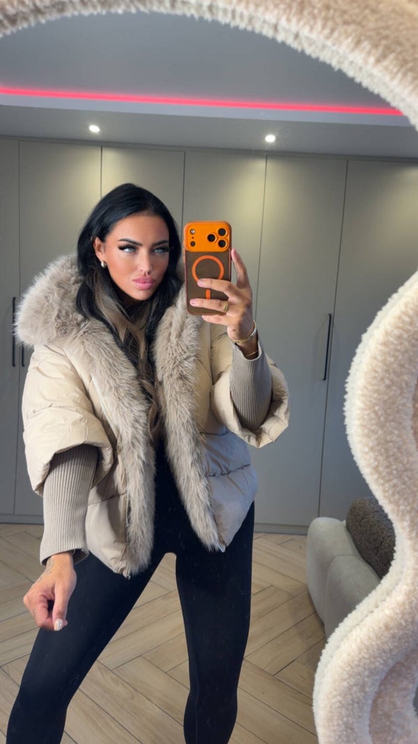 Beige jas met fake fur