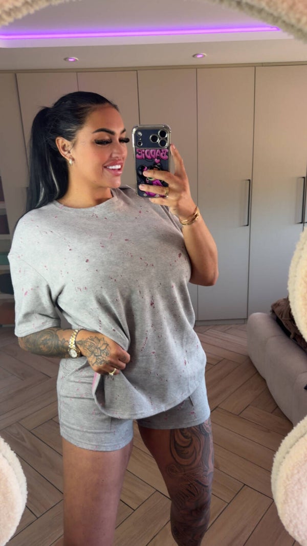 By swan set oversized shirt grijs met roze