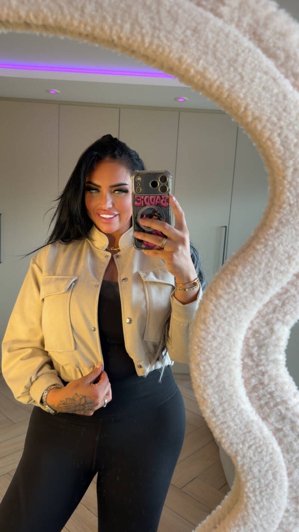 Suede crop jasje beige