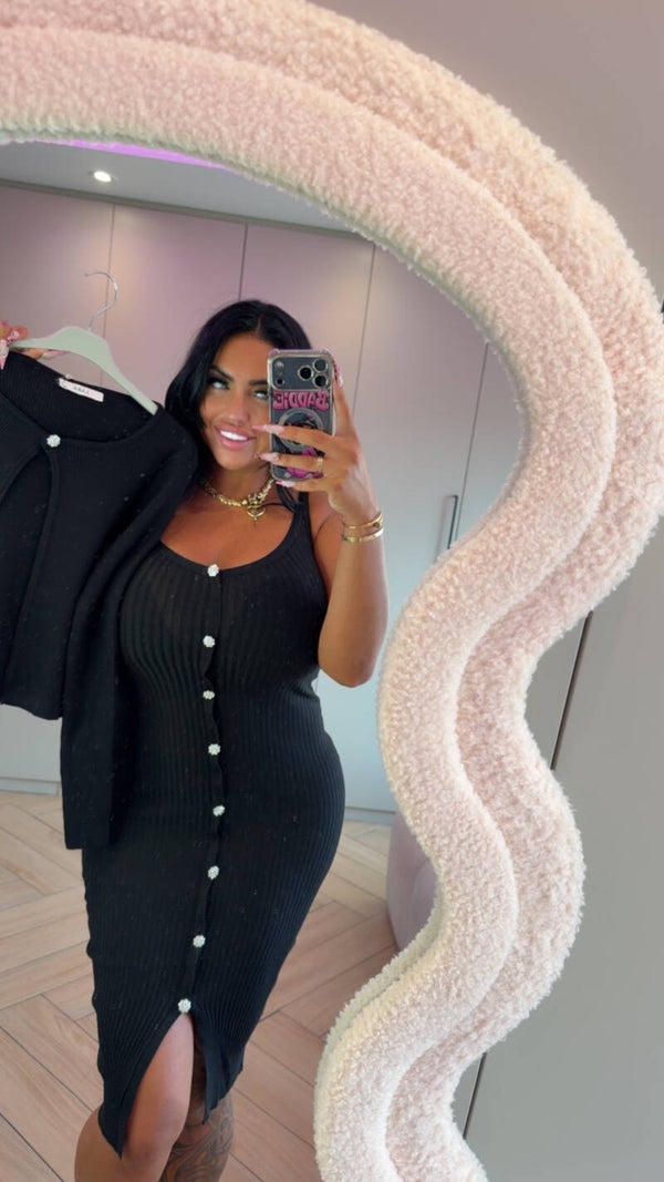 Rib jurkje met diamanten knoopjes  en vestje