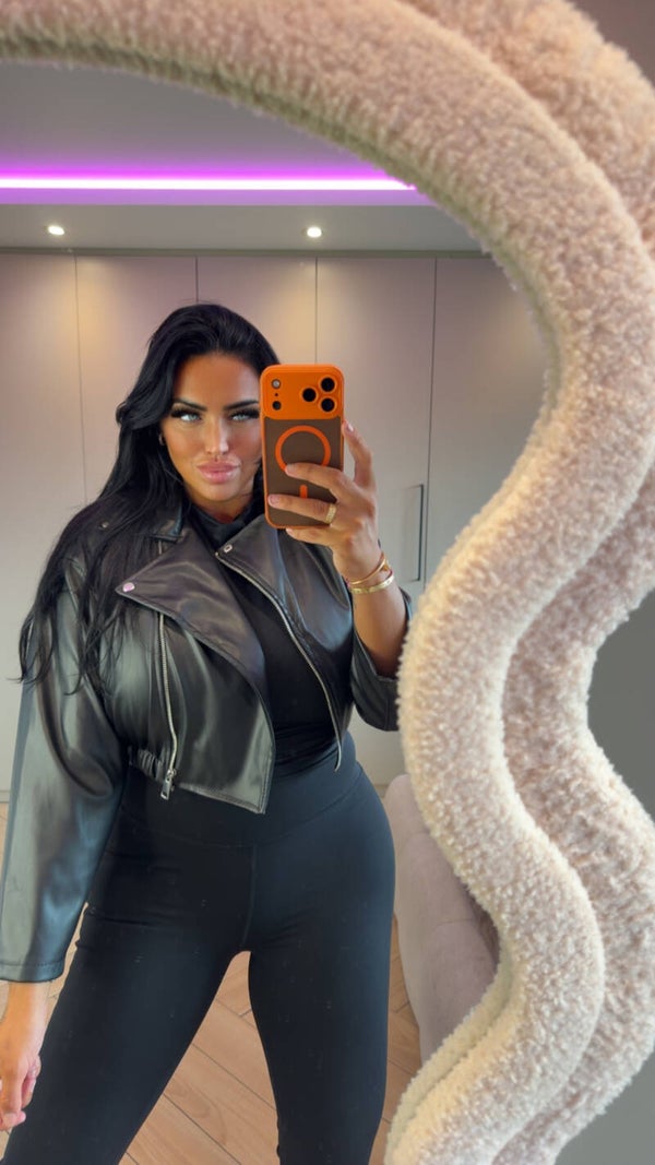 Crop leather look jasje  in 2 kleuren