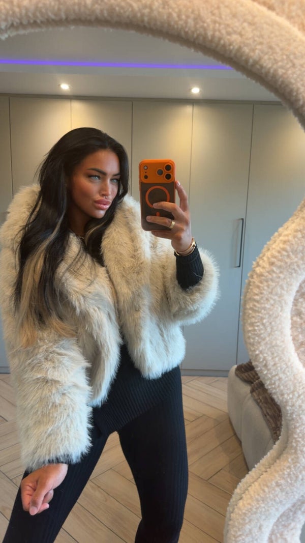 Fake fur jas met capuchon