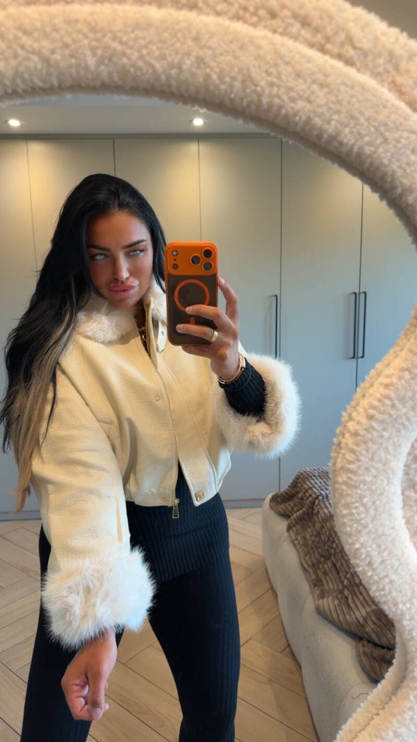 Beige bontjas in 2 maten