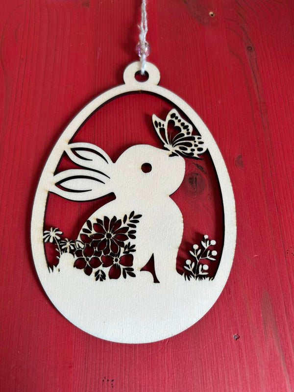 Süsser Hase mit Schmetterling