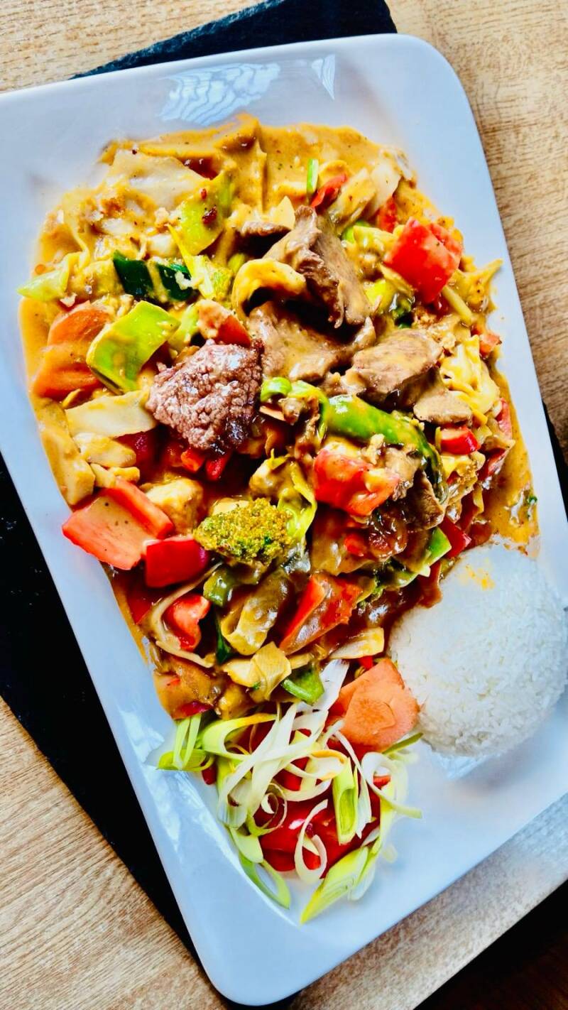 nr-124-w-rziges-curry-mit-rindfleisch-standard-ye6ag6.jpg