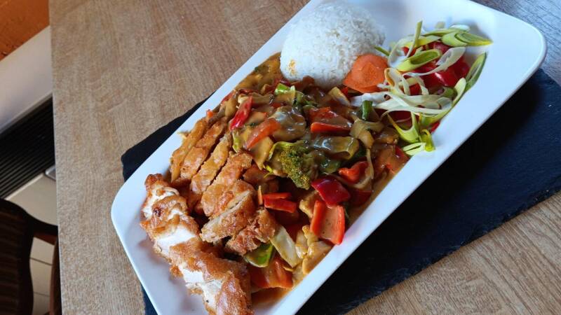 nr-166-scharfe-curry-paniertes-h-hnchen-platte-standard-z6jqkc.jpg