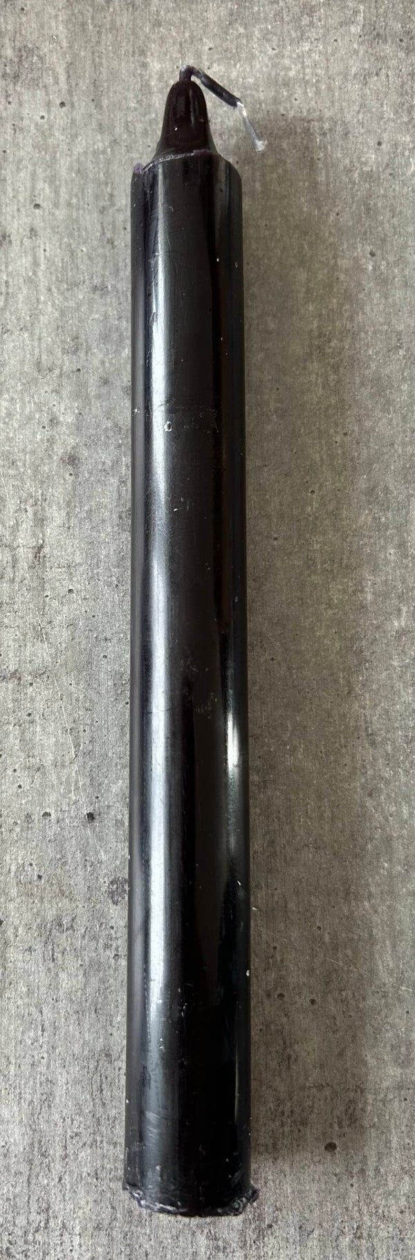 Bougie droite noire teintée dans la masse