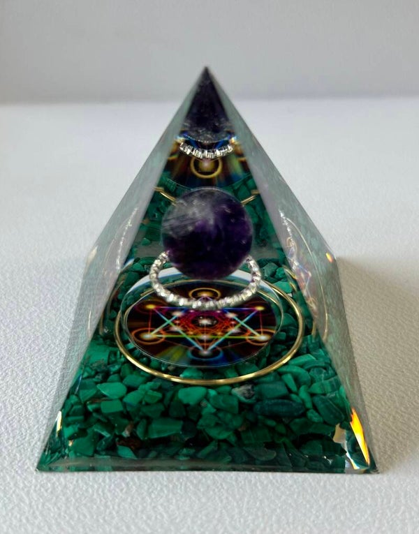 Orgonite pyramide Améthyste et Malachite Métatron 6cm