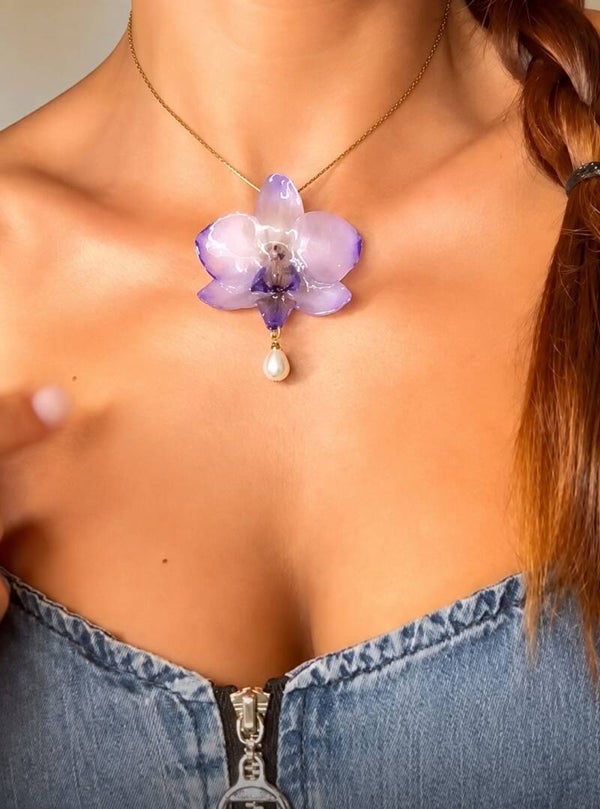 Collana con Orchidea Vera Viola e Perla | Fiore Essiccato e Resinato | Gioiello Floreale Fatto a Mano | Collana Botanica