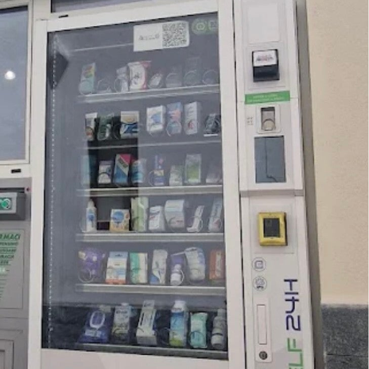Distributore automatico H24 all’esterno della Farmacia Salvia