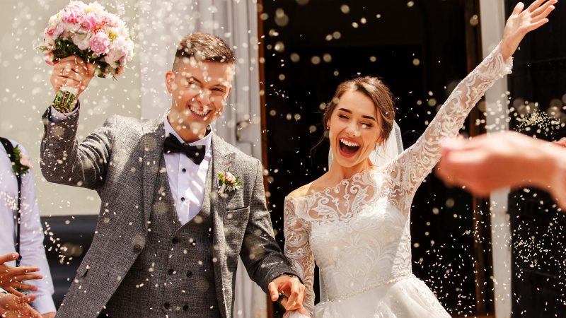 Huwelijkswensen omringen het bruidspaar met warmte, geluk en voorspoed