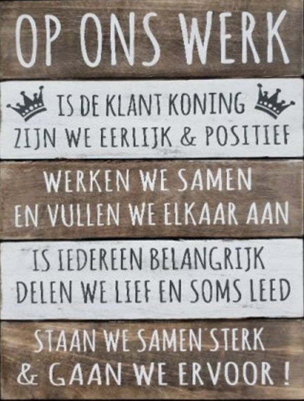 Op ons werk is de klant... - tekstbord woodart