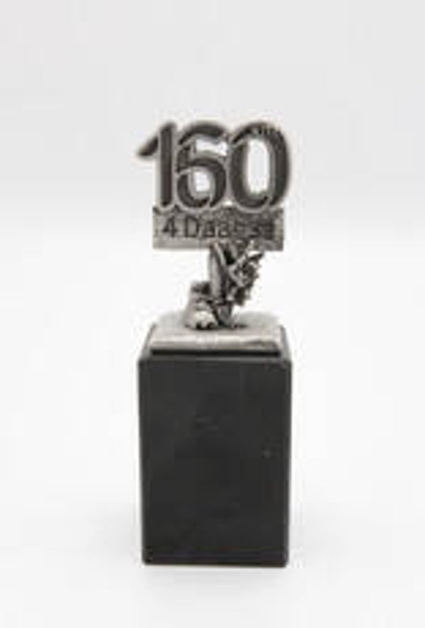 Afstand met schoen, gladiool en medaille op sokkel  160 km - tin