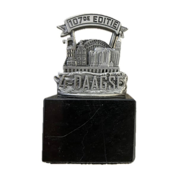 107de Vierdaagse Nijmegen skyline op sokkel - tin