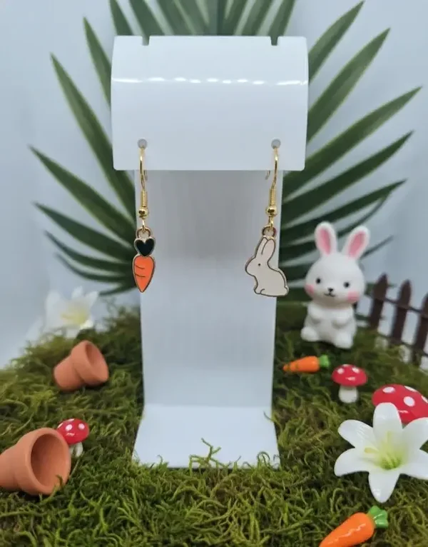 Boucles d’oreilles "Petit lapin et sa carotte" Duo Asymétrique
