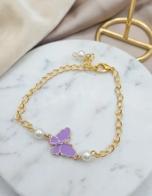 Bracelet doré papillon violet et perles nacrées – Style Bohème Chic