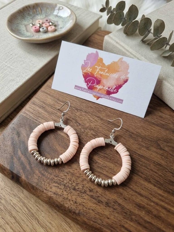 Boucles d'Oreilles Créoles "Nude & Silver" – Perles Heishi et Métal Argenté