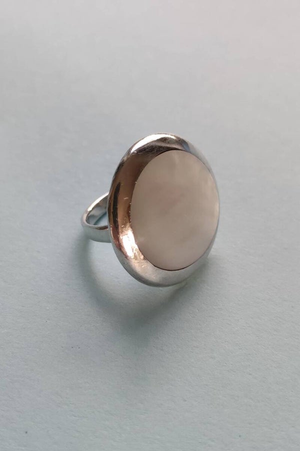 Ring runder Perlmuttstein weiß 925 Silber Gr. 51