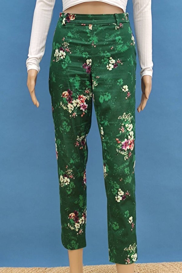 H&M Cropped Stoffhose grün mit Blumen Gr. M (38)